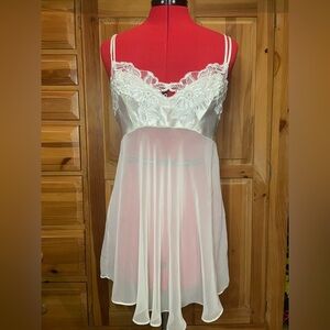 California Dynasty Elegant White Lace Chemise